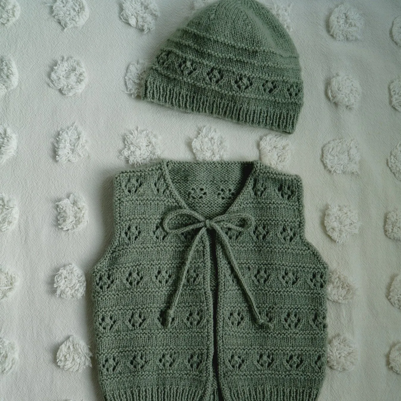 Faith Vest & Hat Knitting Pattern - 4Ply (BC89)