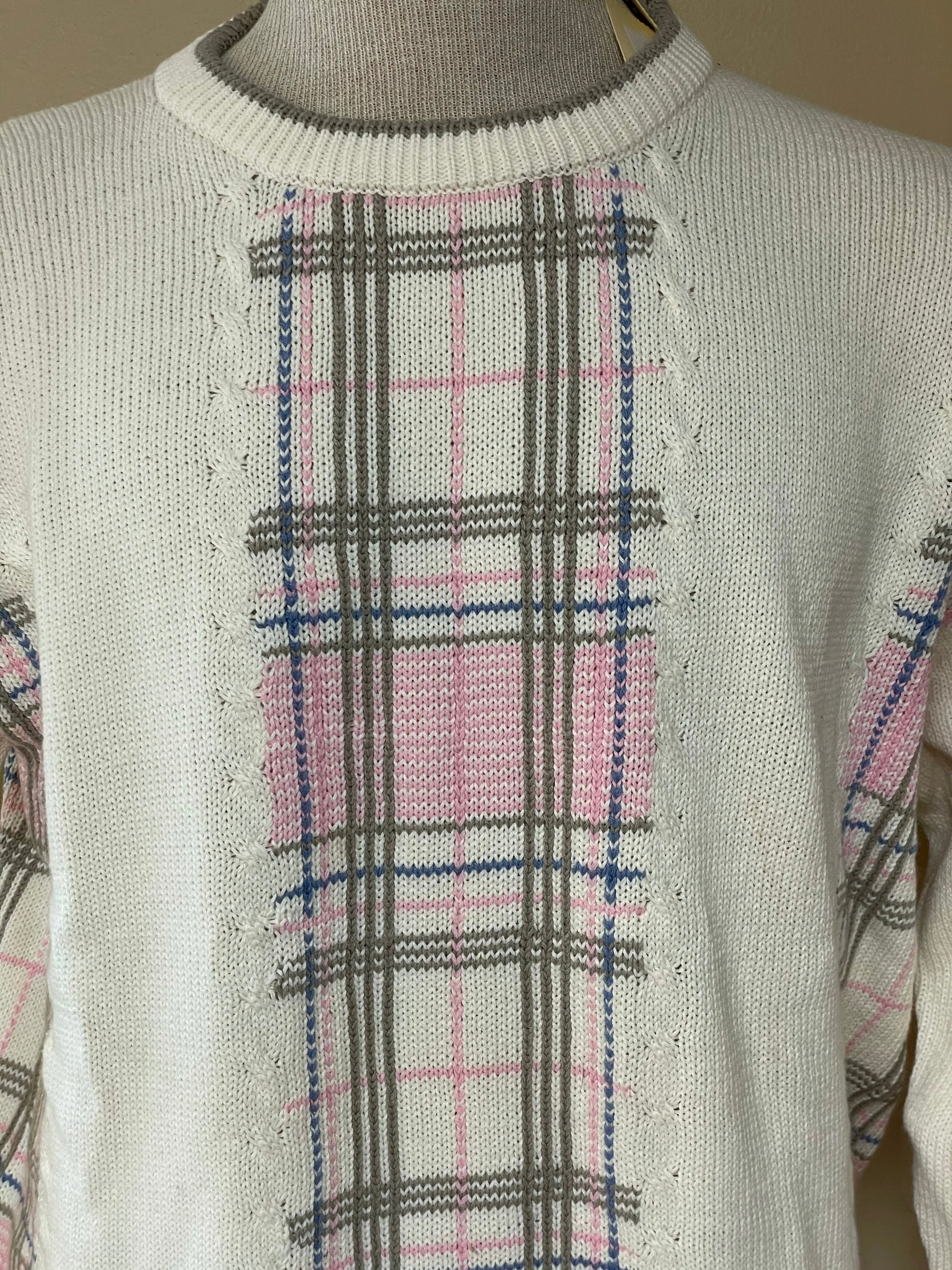 <€€ New Mens Large LaMode Sportswear Golf Sweater Intarsia Pink Gray & Blue Plaid Long Sleeve NWT