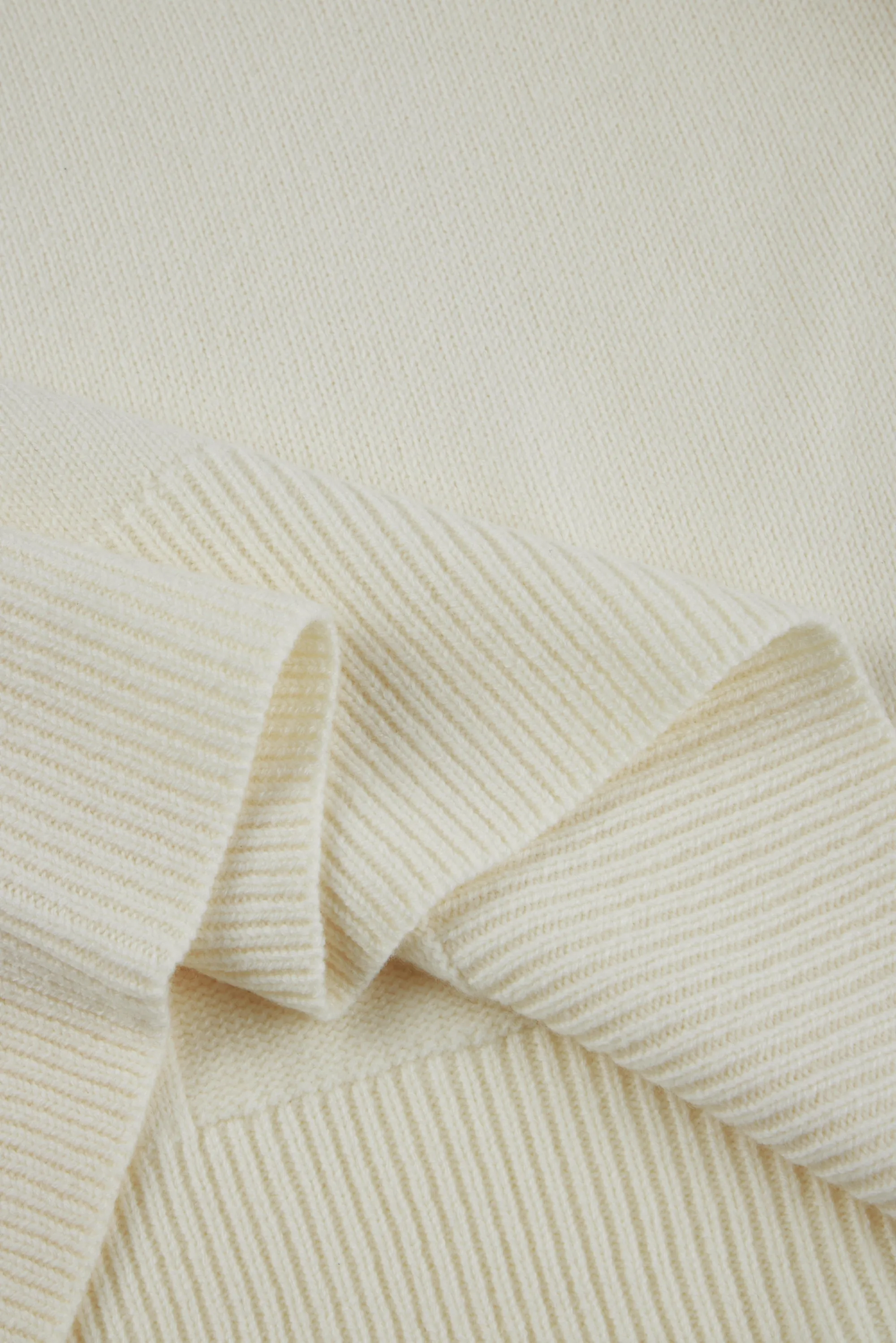 PHOEBE oversized wool turtleneck sweater (Milk)